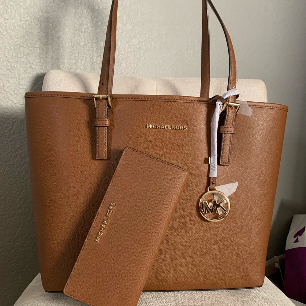 New MK set ♥️ hot deal - Picture 2 of 5